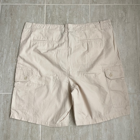 Men’s Big and Tall Cargo Shorts - Picture 2 of 3